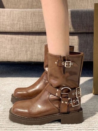 Botas Femininas Cano Curto Marrom Com Bico Redondo E Fivela Detalhes