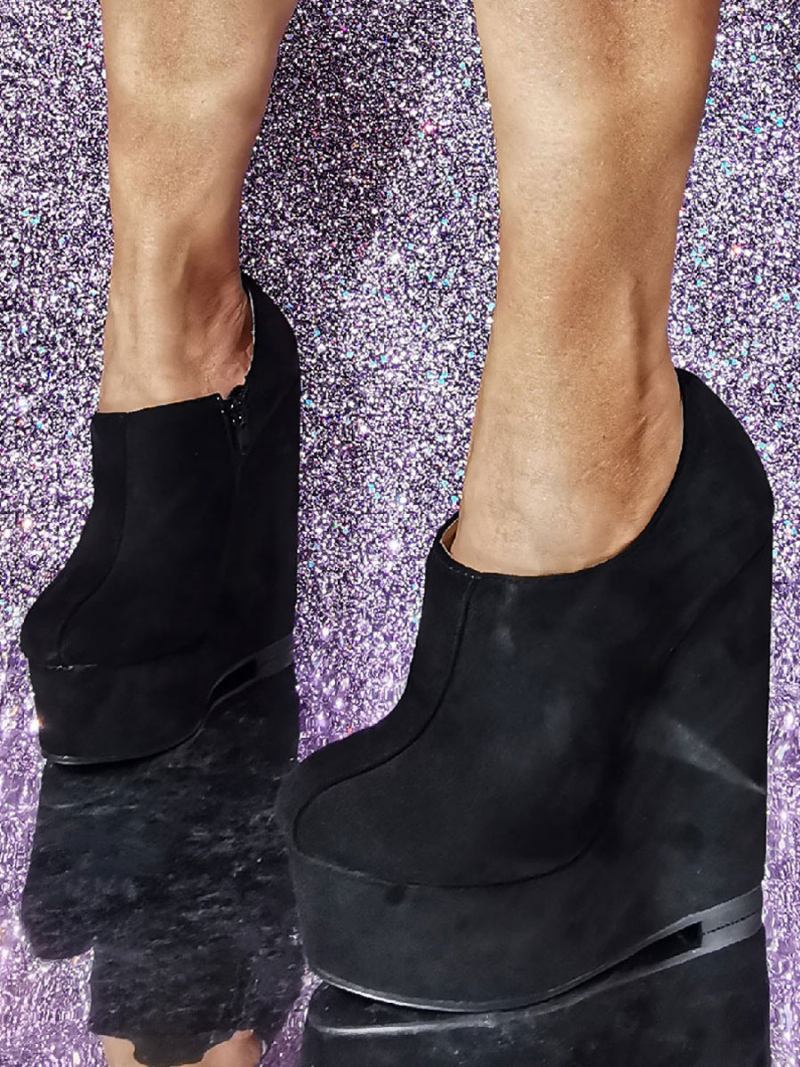 Botas Femininas Com Bico Redondo E Salto Em Cunha - Preto